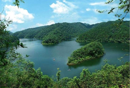 紅龍湖景區一景。成林 攝 